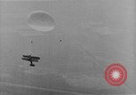 Image parachutiste saute d'un avion San Diego California USA, 1926, de la seconde 35 séquences d'archives historiques vidéo 65675044876