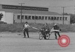 Standbild Der Mensch versucht zu fliegen ein Fahrrad United States USA, 1937, aus Sekunde 5 historischem Filmmaterial Videoclip 65675044877