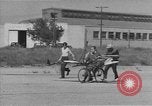 Standbild Der Mensch versucht zu fliegen ein Fahrrad United States USA, 1937, aus Sekunde 6 historischem Filmmaterial Videoclip 65675044877