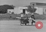 Standbild Der Mensch versucht zu fliegen ein Fahrrad United States USA, 1937, aus Sekunde 7 historischem Filmmaterial Videoclip 65675044877