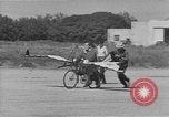 Standbild Der Mensch versucht zu fliegen ein Fahrrad United States USA, 1937, aus Sekunde 8 historischem Filmmaterial Videoclip 65675044877