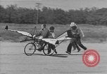 Standbild Der Mensch versucht zu fliegen ein Fahrrad United States USA, 1937, aus Sekunde 9 historischem Filmmaterial Videoclip 65675044877