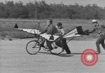 Standbild Der Mensch versucht zu fliegen ein Fahrrad United States USA, 1937, aus Sekunde 11 historischem Filmmaterial Videoclip 65675044877