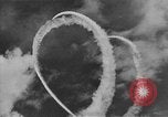 Standbild Kunstflug mit Rauch United States USA, 1930, aus Sekunde 14 historischem Filmmaterial Videoclip 65675044878