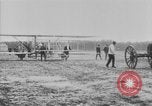 Standbild Wright Flyer LE MANS FRANKREICH, 1908, aus Sekunde 13 historischem Filmmaterial Videoclip 65675044880