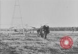 Standbild Wright Flyer LE MANS FRANKREICH, 1908, aus Sekunde 15 historischem Filmmaterial Videoclip 65675044880
