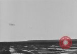 Standbild Wright Flyer LE MANS FRANKREICH, 1908, aus Sekunde 30 historischem Filmmaterial Videoclip 65675044880