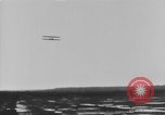 Standbild Wright Flyer LE MANS FRANKREICH, 1908, aus Sekunde 33 historischem Filmmaterial Videoclip 65675044880