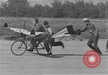 Standbild Test eine geflügelte ornithopter Fahrrad United States USA, 1937, aus Sekunde 7 historischem Filmmaterial Videoclip 65675044894