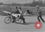 Standbild Test eine geflügelte ornithopter Fahrrad United States USA, 1937, aus Sekunde 8 historischem Filmmaterial Videoclip 65675044894