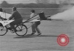 Standbild Test eine geflügelte ornithopter Fahrrad United States USA, 1937, aus Sekunde 13 historischem Filmmaterial Videoclip 65675044894