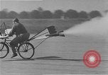 Standbild Test eine geflügelte ornithopter Fahrrad United States USA, 1937, aus Sekunde 14 historischem Filmmaterial Videoclip 65675044894