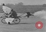 Standbild Test eine geflügelte ornithopter Fahrrad United States USA, 1937, aus Sekunde 15 historischem Filmmaterial Videoclip 65675044894