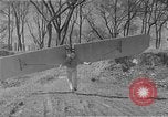 Standbild Mann mit Flügeln an Arme United States USA, 1921, aus Sekunde 5 historischem Filmmaterial Videoclip 65675044899