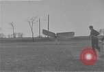Standbild Mann mit Flügeln an Arme United States USA, 1921, aus Sekunde 10 historischem Filmmaterial Videoclip 65675044899