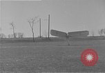 Standbild Mann mit Flügeln an Arme United States USA, 1921, aus Sekunde 11 historischem Filmmaterial Videoclip 65675044899