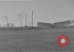 Standbild Mann mit Flügeln an Arme United States USA, 1921, aus Sekunde 12 historischem Filmmaterial Videoclip 65675044899