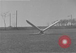 Standbild Mann mit Flügeln an Arme United States USA, 1921, aus Sekunde 13 historischem Filmmaterial Videoclip 65675044899