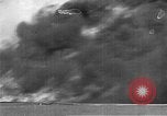 Standbild zwei F6fs Der VF-12 in Flammen auf die USS Randolph (CV-15) Pazifik, 1945, aus Sekunde 11 historischem Filmmaterial Videoclip 65675044901