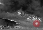 Standbild zwei F6fs Der VF-12 in Flammen auf die USS Randolph (CV-15) Pazifik, 1945, aus Sekunde 23 historischem Filmmaterial Videoclip 65675044901