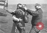 Standbild zwei F6fs Der VF-12 in Flammen auf die USS Randolph (CV-15) Pazifik, 1945, aus Sekunde 38 historischem Filmmaterial Videoclip 65675044901