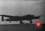 Immagine di British bombardieri Lancaster Regno Unito, 1943, secondo 4 filmato di repertorio 65675044904