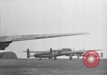 Image bombardiers Lancaster britannique Royaume-Uni, 1947, de la seconde 4 séquences d'archives historiques vidéo 65675044912