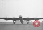 Image bombardiers Lancaster britannique Royaume-Uni, 1947, de la seconde 6 séquences d'archives historiques vidéo 65675044912