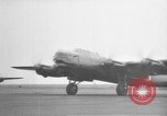 Image bombardiers Lancaster britannique Royaume-Uni, 1947, de la seconde 10 séquences d'archives historiques vidéo 65675044912