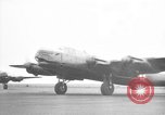 Image bombardiers Lancaster britannique Royaume-Uni, 1947, de la seconde 11 séquences d'archives historiques vidéo 65675044912