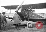 Standbild Amerikanische Doppeldecker Flugzeug Ersten Weltkrieg Europa, 1915, aus Sekunde 6 historischem Filmmaterial Videoclip 65675044917