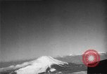 Standbild schneebedeckten Berg Korea, 1952, aus Sekunde 10 historischem Filmmaterial Videoclip 65675044930