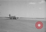 Immagine di Inglesi e americani jet aeroplani militari nei primi anni cinquanta Regno Unito, 1953, secondo 1 filmato di repertorio 65675044932
