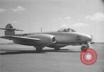 Immagine di Inglesi e americani jet aeroplani militari nei primi anni cinquanta Regno Unito, 1953, secondo 5 filmato di repertorio 65675044932