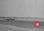 Immagine di Inglesi e americani jet aeroplani militari nei primi anni cinquanta Regno Unito, 1953, secondo 10 filmato di repertorio 65675044932