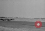 Immagine di Inglesi e americani jet aeroplani militari nei primi anni cinquanta Regno Unito, 1953, secondo 11 filmato di repertorio 65675044932