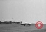 Immagine di Inglesi e americani jet aeroplani militari nei primi anni cinquanta Regno Unito, 1953, secondo 16 filmato di repertorio 65675044932