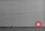 Immagine di Inglesi e americani jet aeroplani militari nei primi anni cinquanta Regno Unito, 1953, secondo 18 filmato di repertorio 65675044932