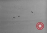 Immagine di Inglesi e americani jet aeroplani militari nei primi anni cinquanta Regno Unito, 1953, secondo 19 filmato di repertorio 65675044932