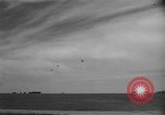 Immagine di Inglesi e americani jet aeroplani militari nei primi anni cinquanta Regno Unito, 1953, secondo 22 filmato di repertorio 65675044932