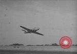 Immagine di Inglesi e americani jet aeroplani militari nei primi anni cinquanta Regno Unito, 1953, secondo 28 filmato di repertorio 65675044932