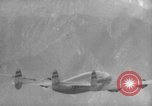 Immagine di TWA costellazione aereo di linea Burbank California USA, 1943, secondo 4 filmato di repertorio 65675044940