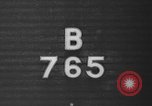 Standbild Pariser auf Fahrräder Paris Frankreich, 1946, aus Sekunde 1 historischem Filmmaterial Videoclip 65675044943