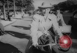 Standbild Pariser auf Fahrräder Paris Frankreich, 1946, aus Sekunde 24 historischem Filmmaterial Videoclip 65675044943