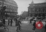 Standbild Pariser auf Fahrräder Paris Frankreich, 1946, aus Sekunde 37 historischem Filmmaterial Videoclip 65675044943