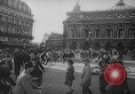 Standbild Pariser auf Fahrräder Paris Frankreich, 1946, aus Sekunde 39 historischem Filmmaterial Videoclip 65675044943
