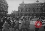 Standbild Pariser auf Fahrräder Paris Frankreich, 1946, aus Sekunde 40 historischem Filmmaterial Videoclip 65675044943