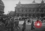 Standbild Pariser auf Fahrräder Paris Frankreich, 1946, aus Sekunde 41 historischem Filmmaterial Videoclip 65675044943