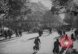 Standbild Pariser auf Fahrräder Paris Frankreich, 1946, aus Sekunde 43 historischem Filmmaterial Videoclip 65675044943