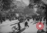 Standbild Pariser auf Fahrräder Paris Frankreich, 1946, aus Sekunde 48 historischem Filmmaterial Videoclip 65675044943